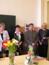Maturitní komise s květinami